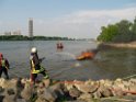 Kleine Yacht abgebrannt Koeln Hoehe Zoobruecke Rheinpark P151